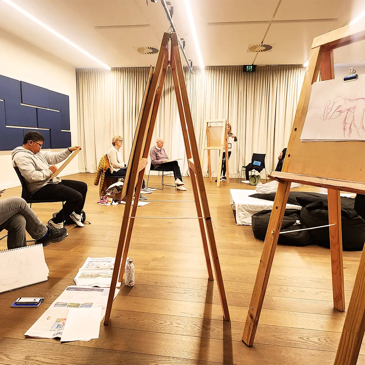 A QAS life drawing class in progress at Te Atamira, Queenstown